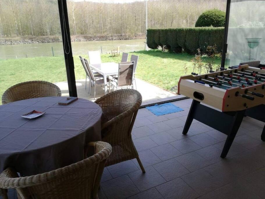 Maison bucolique à Anhée, vue Meuse et falaises Villa Esterno foto